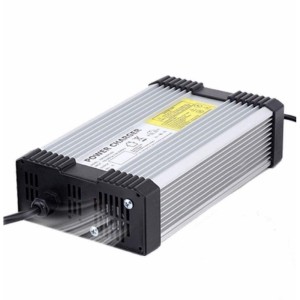 Achat de Chargeur rapide 48 v 5ah Vsett 9+ Norme CE au meilleur prix sur Funtrott.fr, Livraison 24H/48H