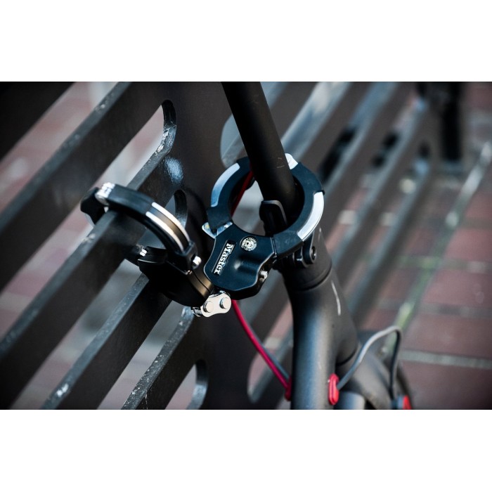 Achat de Antivol menotte MASTERLOCK au meilleur prix sur Funtrott.fr, Livraison 24H/48H