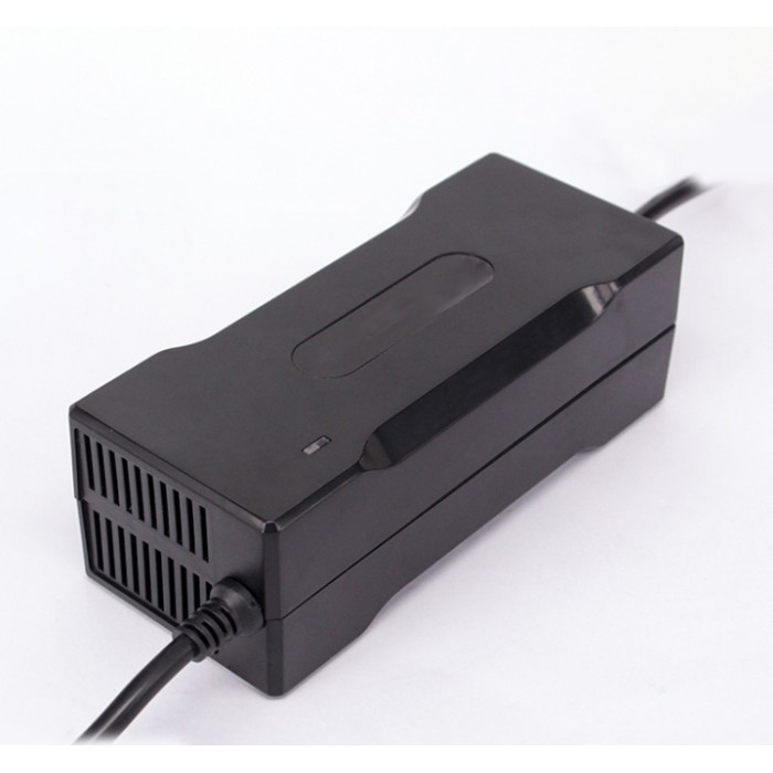Achat de Chargeur 67,2v 2Ah Norme CE compatible avec toute la gamme dualtron au meilleur prix sur Funtrott.fr, Livraison 24H/48H