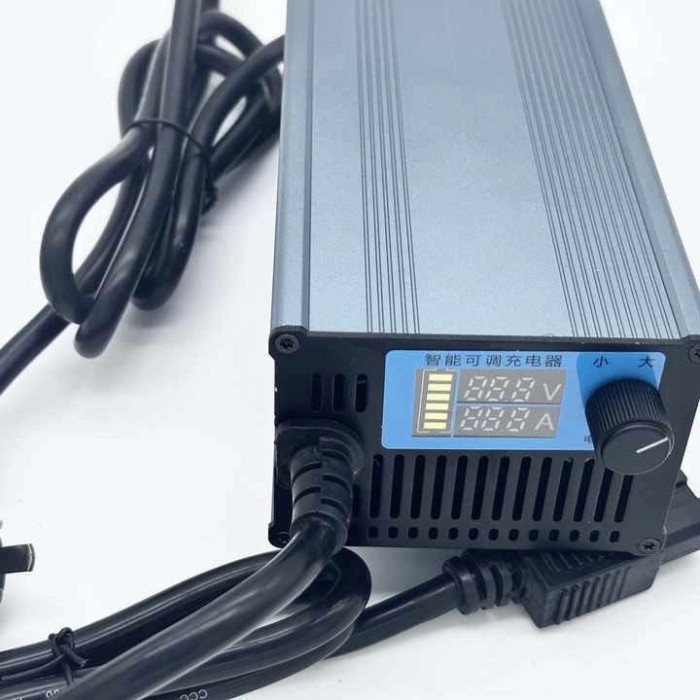 CHARGEUR RAPIDE réglable en Voltage et Ampérage.