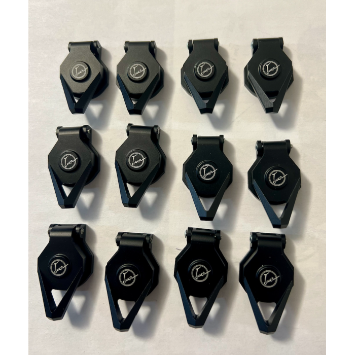 Cache port de charge en alu à renvoi automatique - gamme Nami.